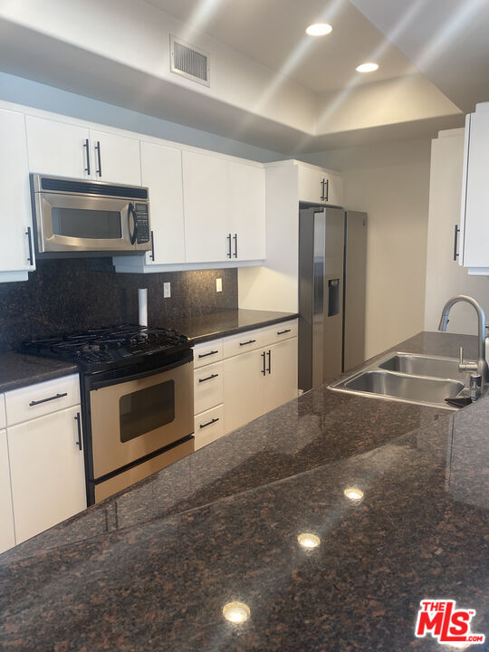 Foto del edificio - 1862 S Bentley Ave