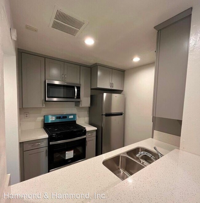 Foto del edificio - 1 br, 1 bath House - 8550 Independence Ave...