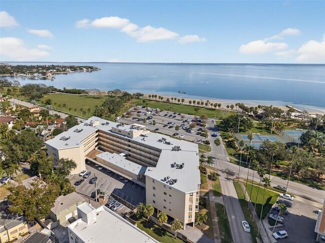 Foto del edificio - 1200 N Shore Dr NE
