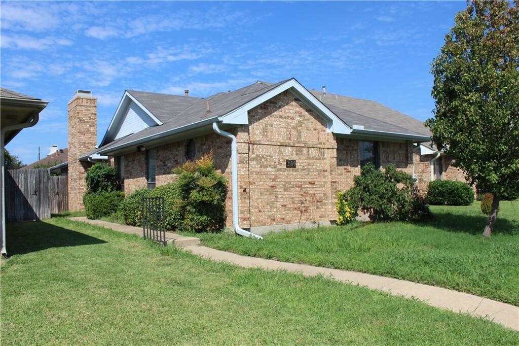 Primary Photo - 2109 Peakwood Dr
