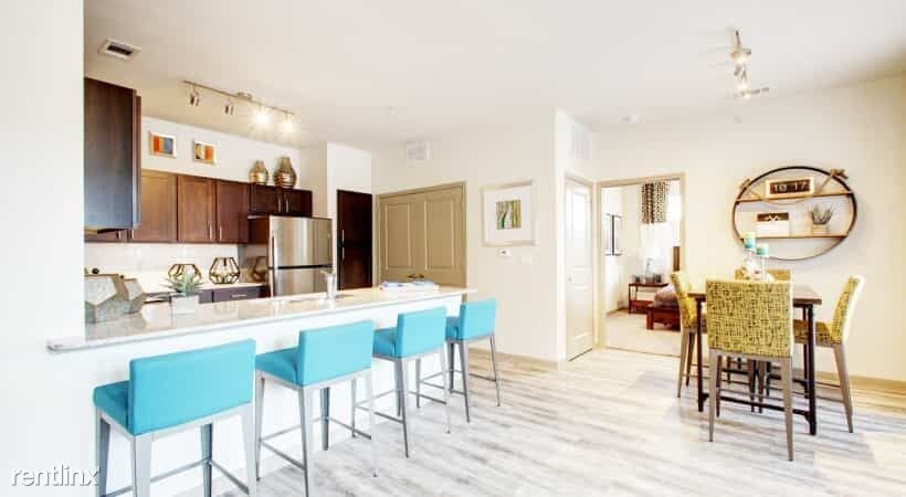 Foto principal - 2152 Falcon Village Ln