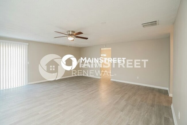 Building Photo - 3 Bedroom Pet-Friendly Home in ORANGE PARK, FL with Main Street Renewal