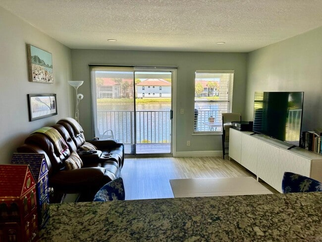 Building Photo - 155 Cypress Point Dr