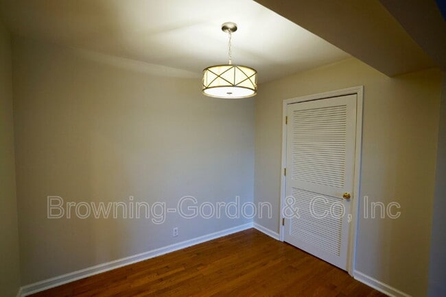 Building Photo - 5025 Hillsboro Pike