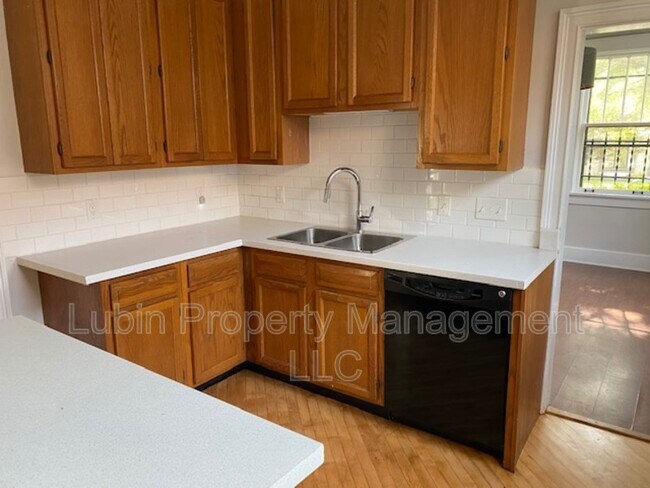 Building Photo - 688 N Idlewild St