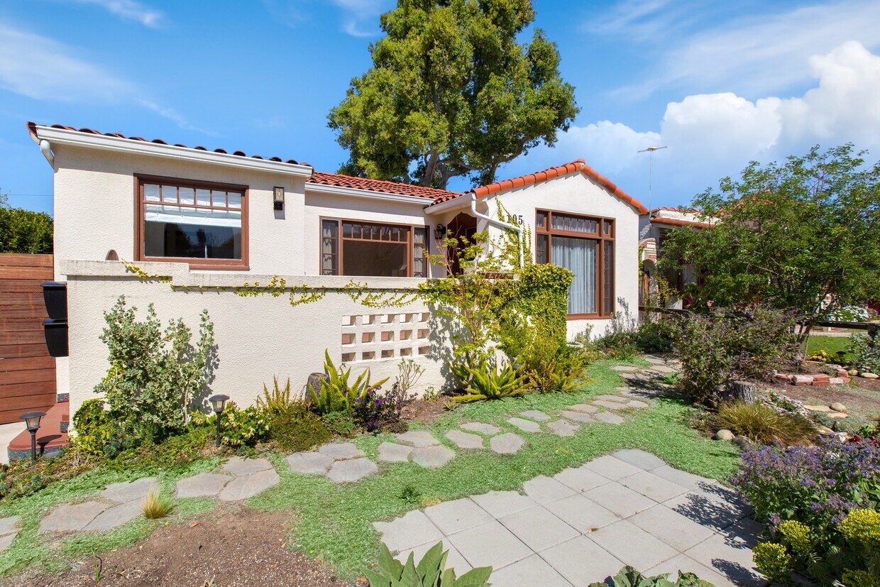 Front house - 105 San Clemente St