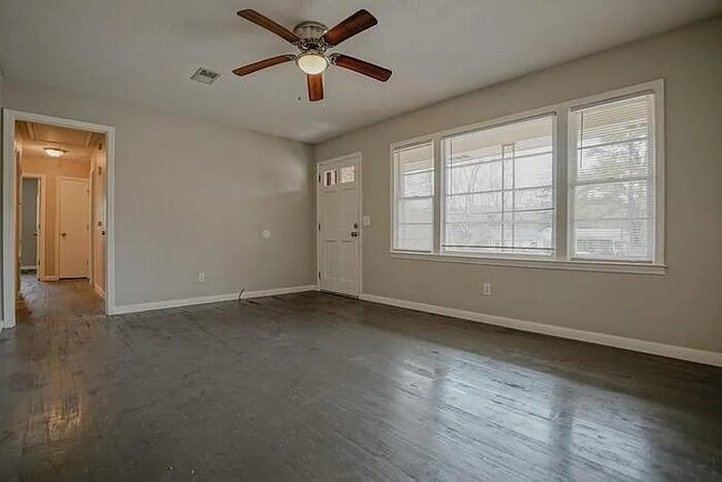 Building Photo - 501 Todd Branch Dr