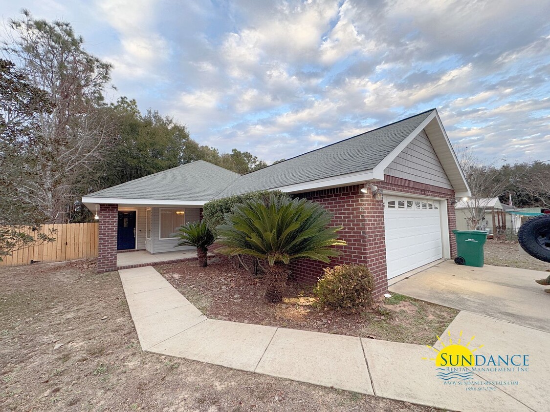 Primary Photo - Stunning 3 Bedroom home is Crestview!