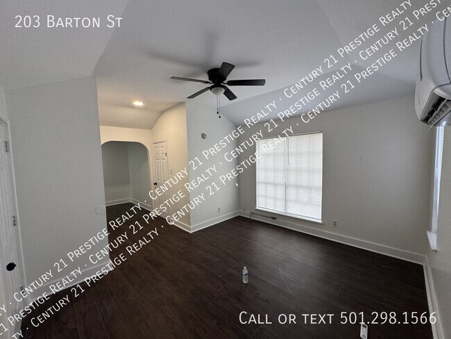 Building Photo - 203 Barton St