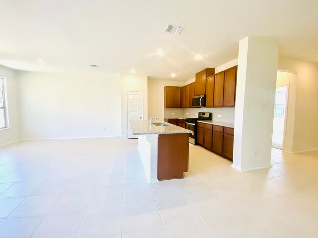 Building Photo - 1620 River Plateau Dr
