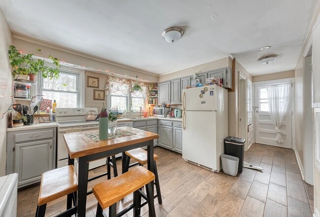 Building Photo - 291 Mansfield Ave