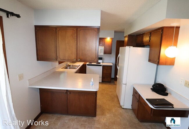 Building Photo - 2 br, 2 bath House - 7700 Lake St