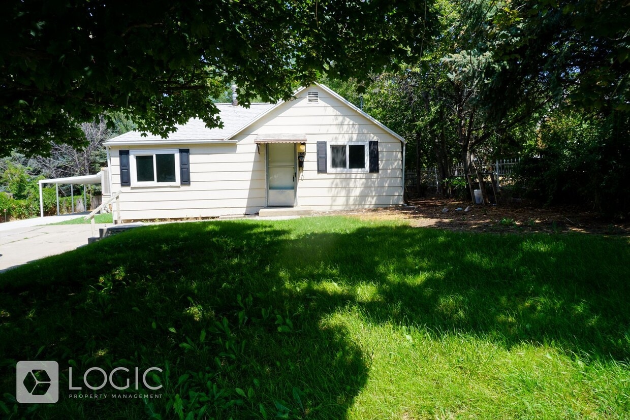 Primary Photo - 1238 Oak St