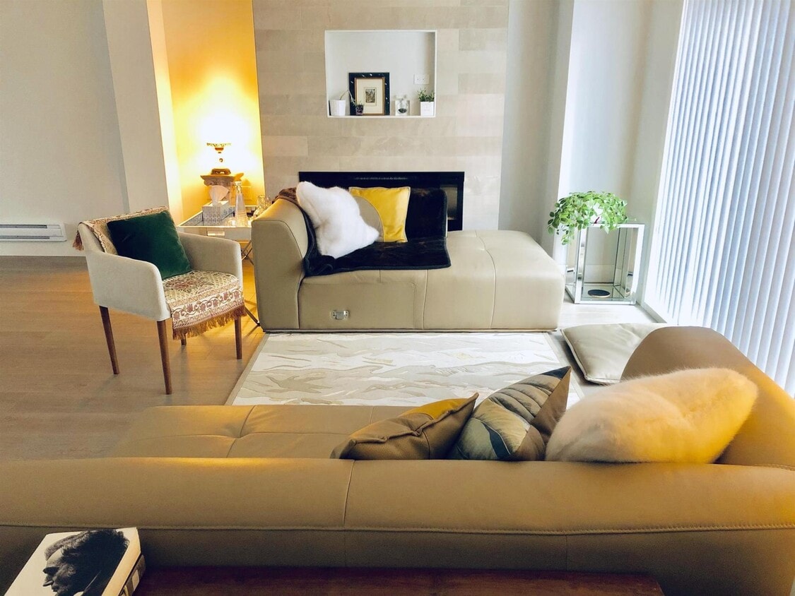 Primary Photo - 2280-2163 163 St