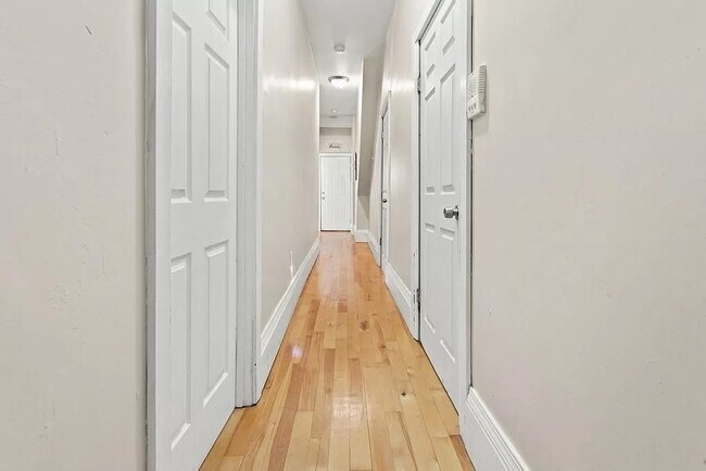 Foto del edificio - 319 W Fourth St