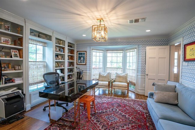 Building Photo - 3753 Chevy Chase Dr