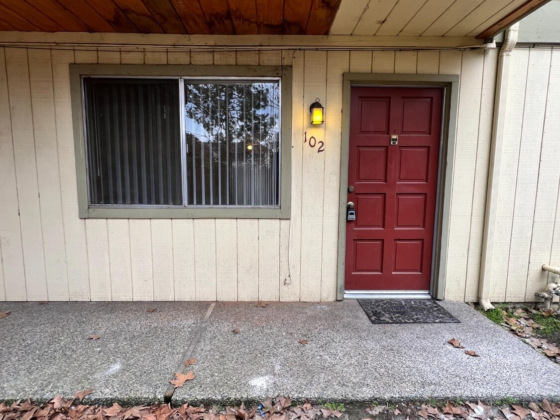 Primary Photo - 1351 N Wishon Ave