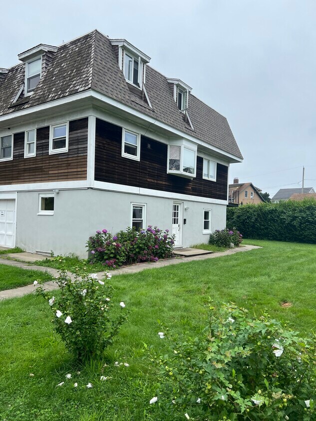 Foto principal - 131 Marsh Rd