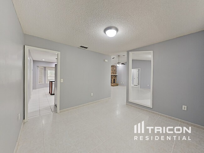 Building Photo - 949 Yellow Rose Drive Orlando FL