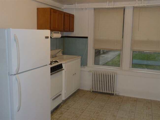Building Photo - 824 Garden St