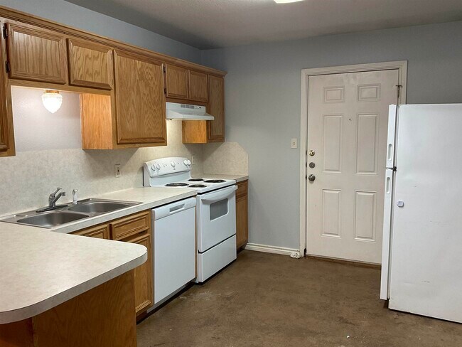 Building Photo - 714 Redwood Dr