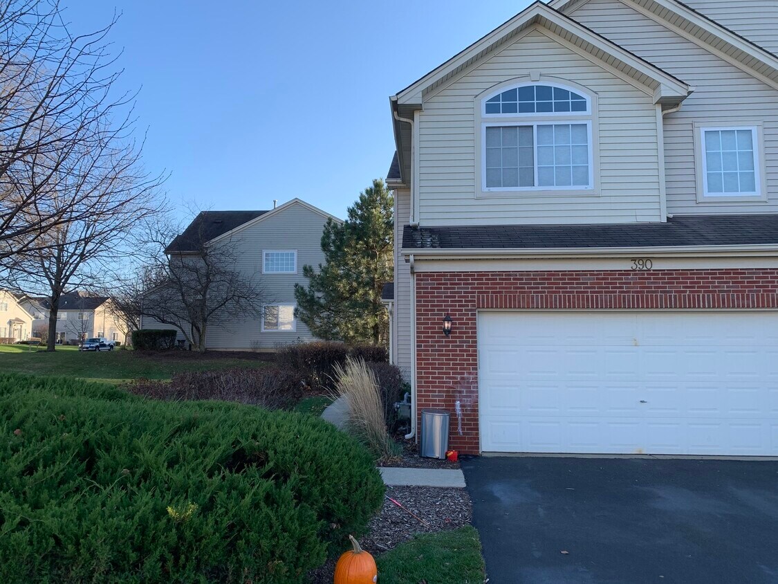 Primary Photo - 390 Abington Woods Dr