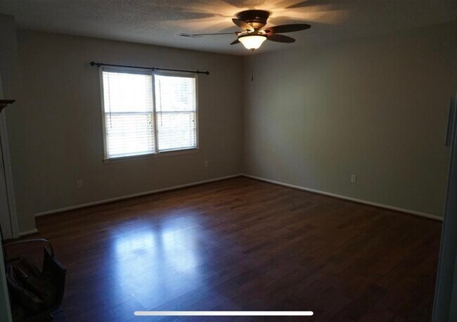 Building Photo - 405 Thomas St