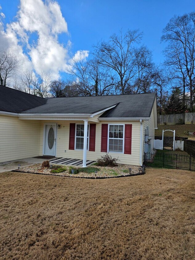 Foto principal - Beautiful 2 bedroom 2 full bath Condo near Missionary Ridge with garage, washer and dryer and gas...