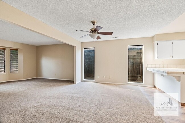 Building Photo - Four Bedroom Home In Clovis!