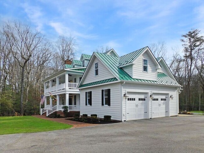 Building Photo - 9885 Bowling Rd