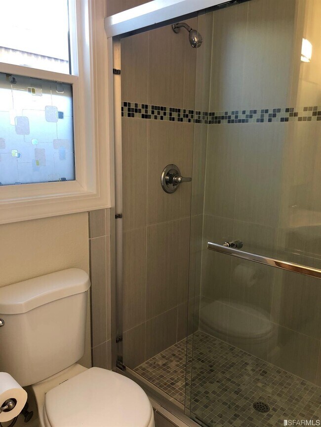 Foto del edificio - 744 Clementina St