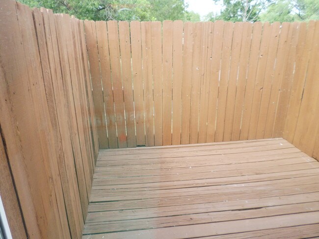 Privacy Deck - 2202 Leah Cove