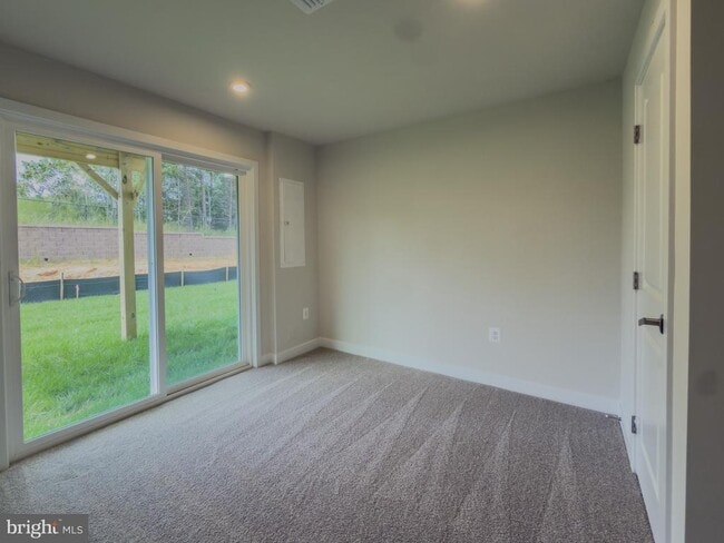 Foto del edificio - 6737 Shelton Ln