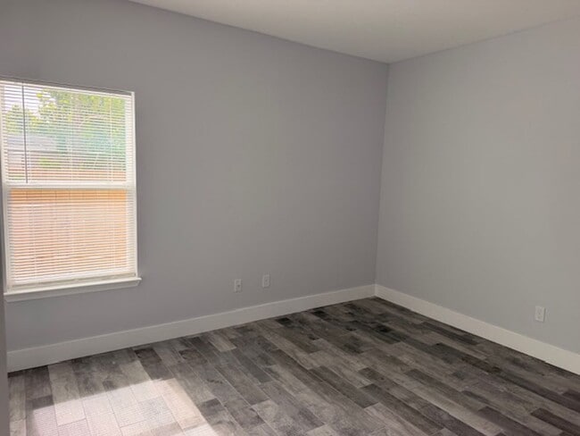 Building Photo - Orlando Rd Duplexes
