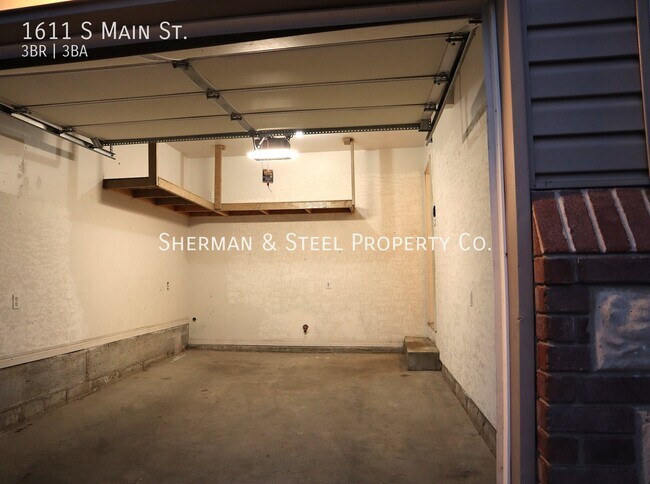Foto del edificio - 1611 S Main St