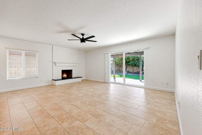 Building Photo - 5423 E Justine Rd