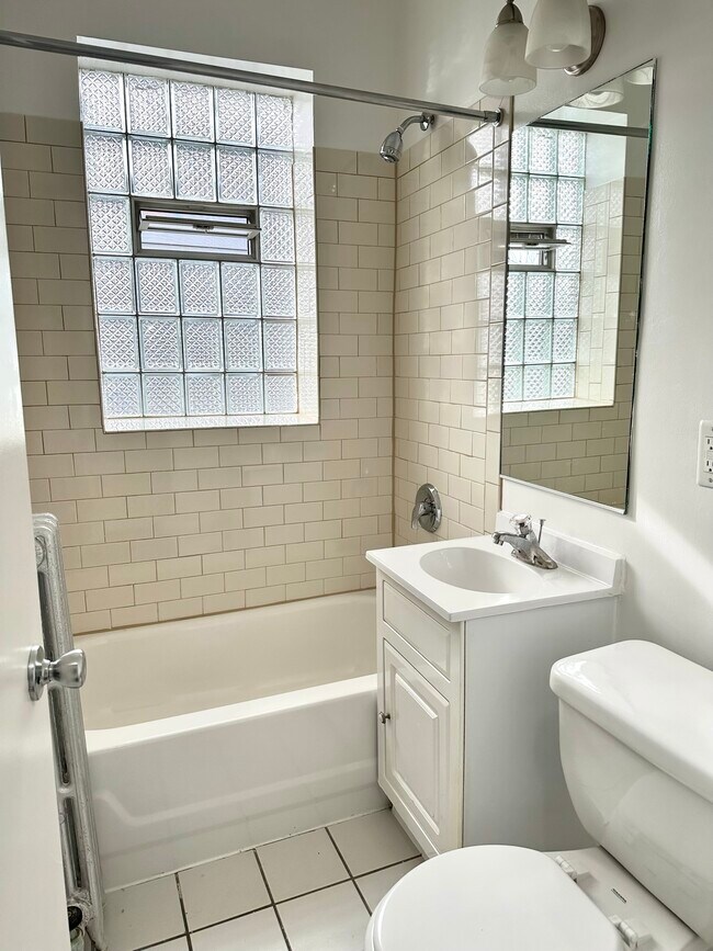 Muestra 1 - 4031 N Kenmore Apartments