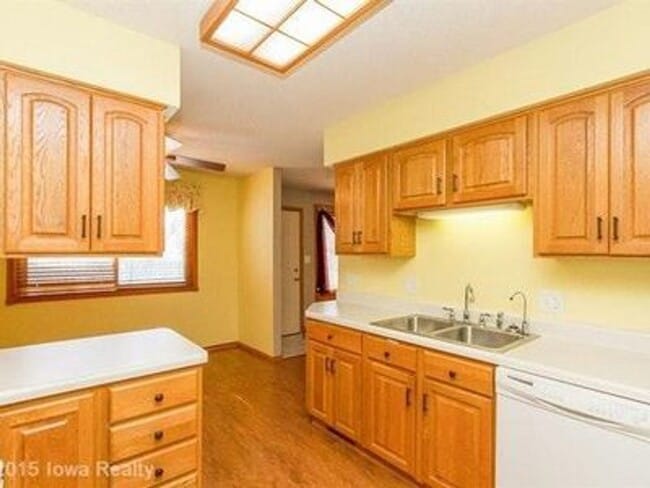 Building Photo - 3 bedroom 2 bath
