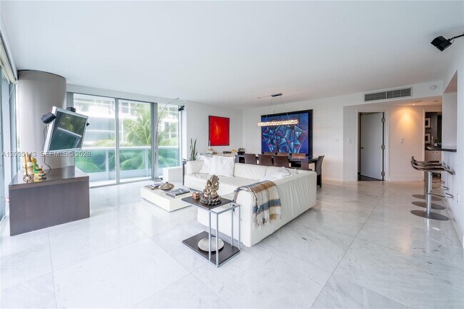Foto del edificio - 9401 Collins Ave