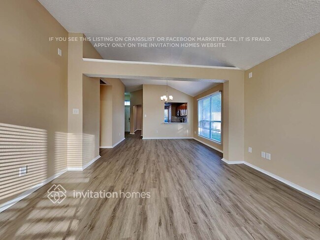 Foto del edificio - 10648 Shadywood Dr