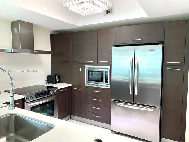 Foto del edificio - 250 Sunny Isles Blvd