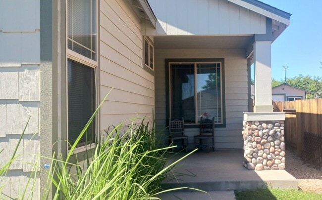 Building Photo - Beautiful Northridge Home
