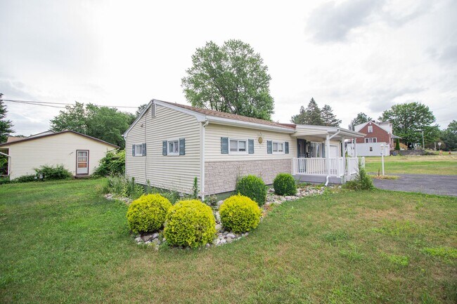 Foto del edificio - Most sought after Woodlawn area. 2BR 1BA