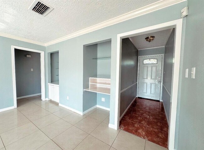 Building Photo - 12519 White Plains Dr