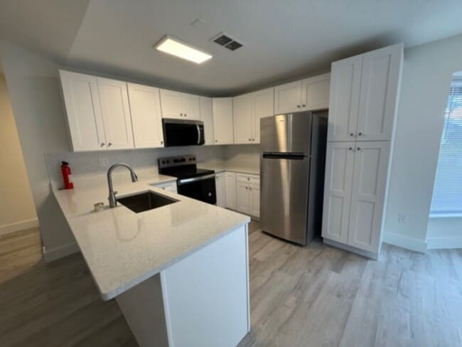 Photo - Totally Updated 2 Bedroom w/ Fireplace &am... House