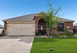 Building Photo - 1305 Savannah Ridge Dr