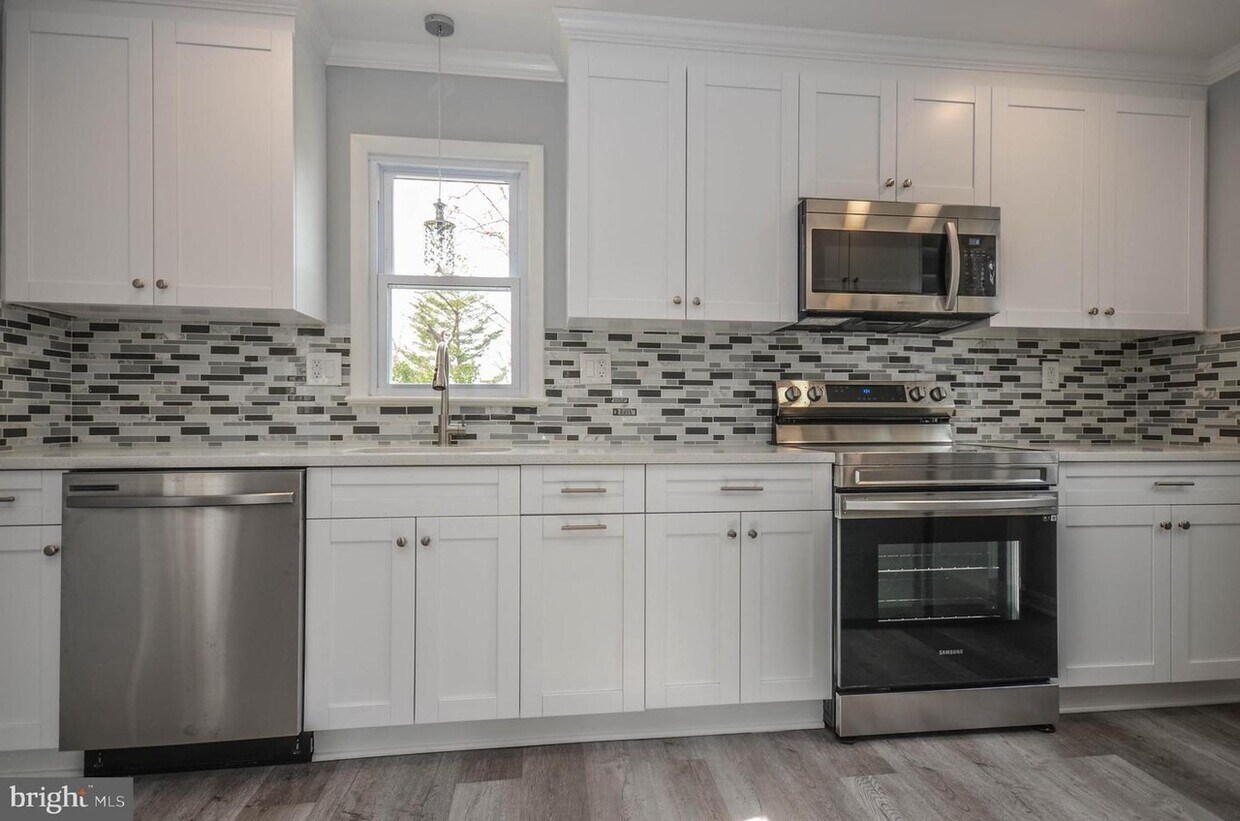 Foto principal - 7582 Annapolis Rd