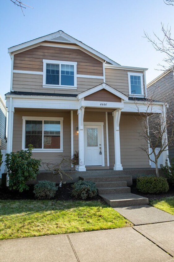 Foto principal - 4444 Edgewater Blvd NE, Lacey - 3bd plus den