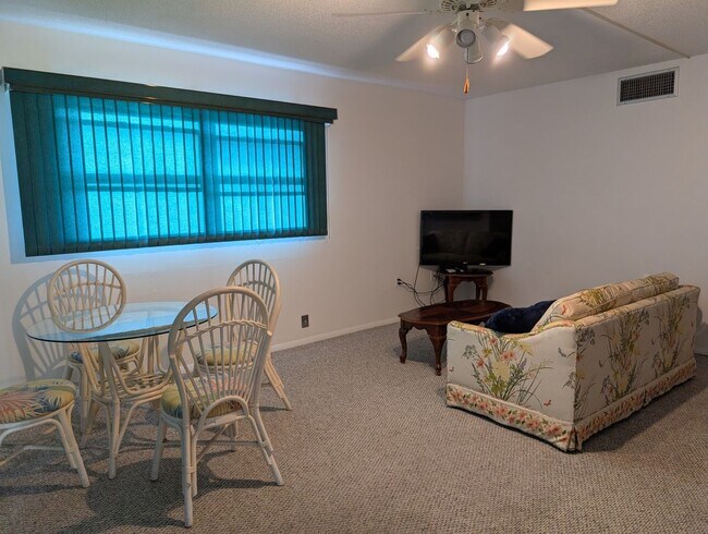 Foto del edificio - Charming 2BR Condo in Venice