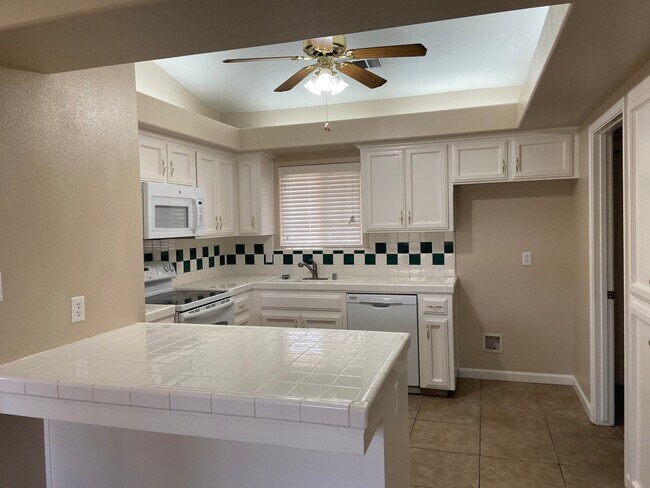 Building Photo - 1505 PONDEROSA ST. - 3 BEDROOM 2 BATHROOM ...